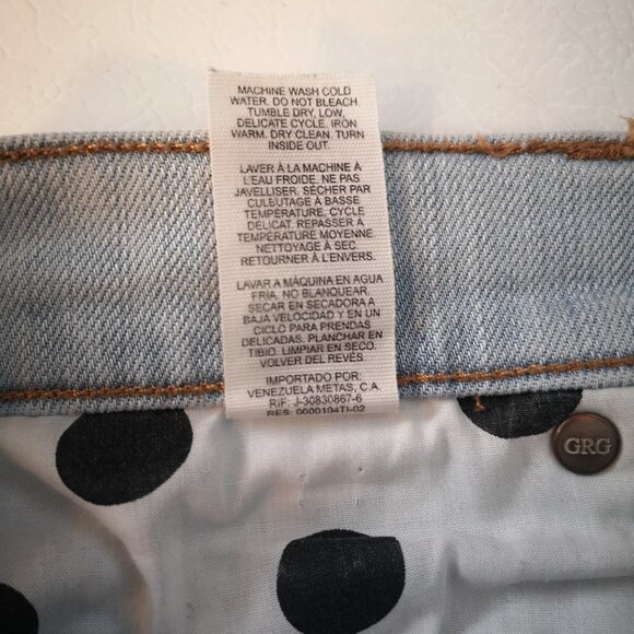 Garage Denim Stretch Ladies Size 9 Light Wash Distressed Jean Shorts - Picture 8 of 11